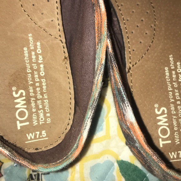 Patterned Toms - Picture 3 of 8